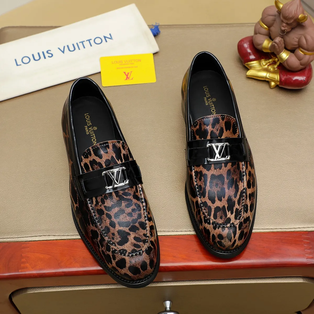 Men's shoes 💰 460 💰 Louis Vuitton LV ® 🆕 model 🔛Full shoe counter, first layer cowhide, 🐂leather lined casual shoes for men, super soft outsole, essential for driving. Counter synchronization, original first layer cowhide, completely 1:1 mold customization🌹top version, color optional! Number: 39-44 (customized at 38.45)